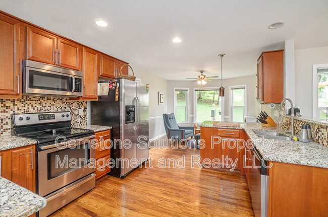 Building Photo - 4446 Pratt Ln