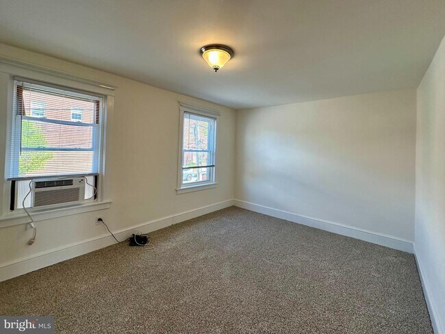 Building Photo - 228 N Orange St