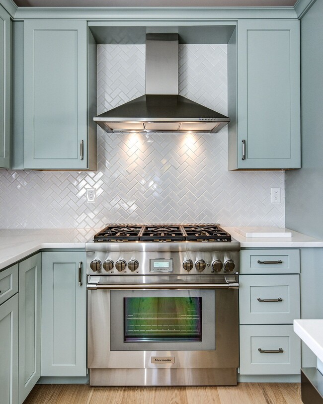 Building Photo - 20 E Redman Ave