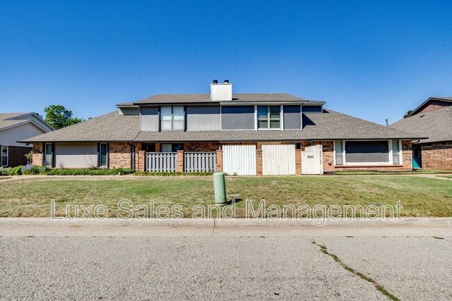Building Photo - 13813 Fairhill Ave
