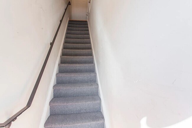 Building Photo - 2534 Amber St