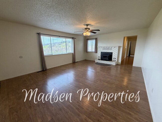 Building Photo - 784 Flag Creek Rd