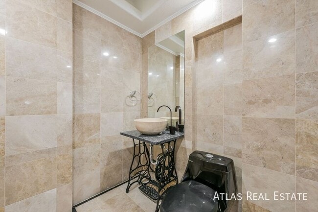 Building Photo - 2547 S Fundy Cir