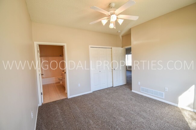 Building Photo - Short Term Lease Available ! 2 Bedroom 2 B...