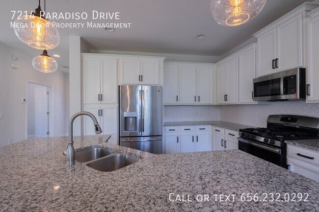 Building Photo - 7214 Paradiso Dr
