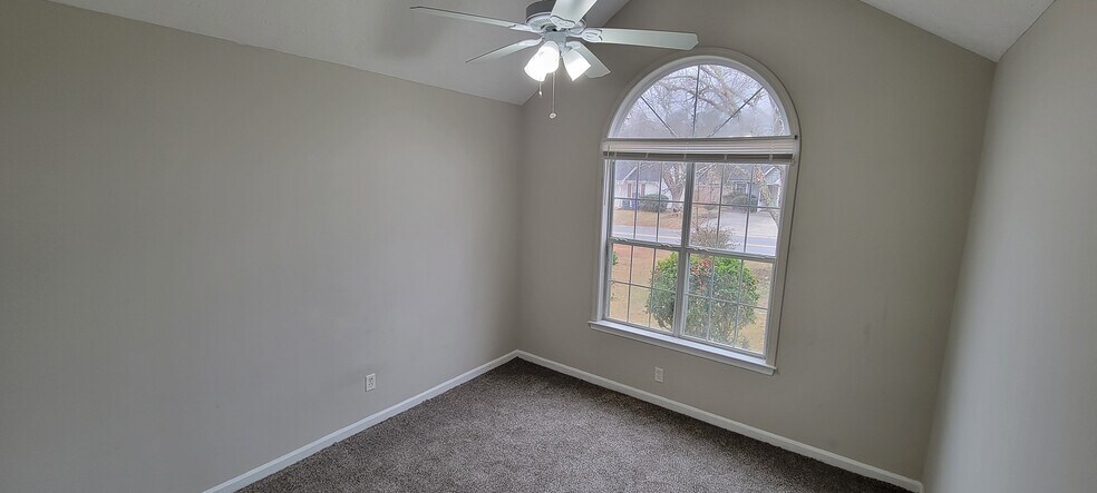 Building Photo - 118 Crystal Brk