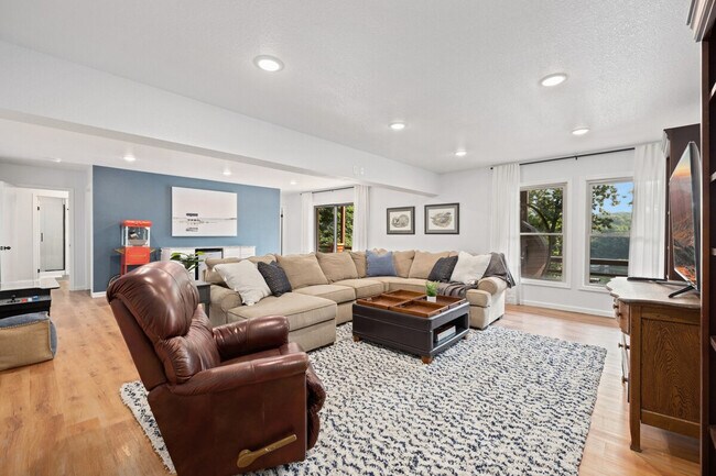 Primary Photo - 1 Marykirk Ln