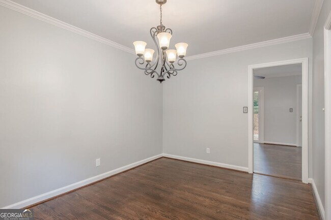 Building Photo - 388 Lakemoore Dr NE