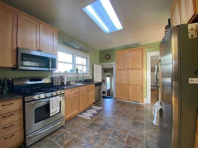 Building Photo - $2,200 | 3 Bedroom, 2.5 Bathroom House | No Pets | Available for a January 7th, 2026 Move In!