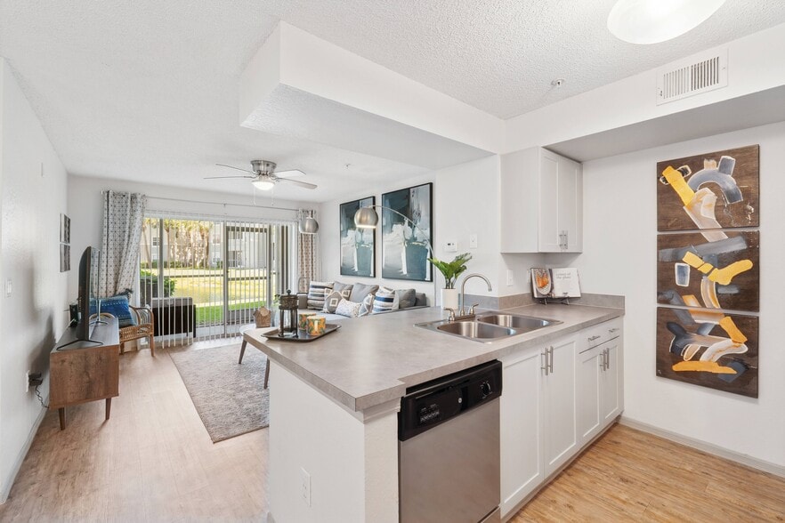 Building Photo - Alvista Sterling Palms