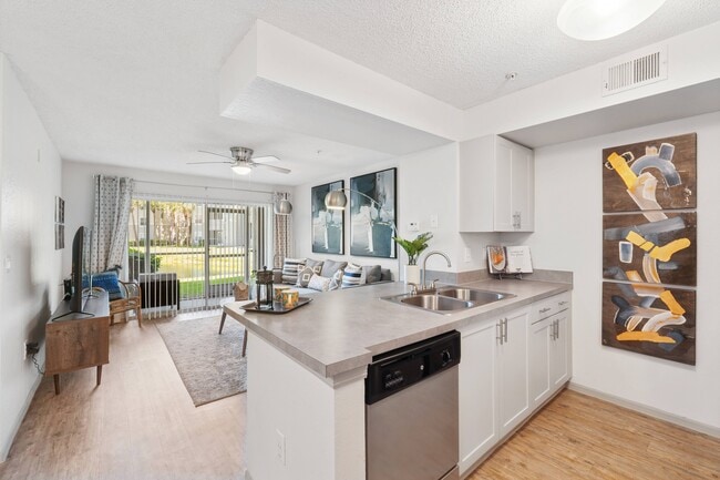 Building Photo - Alvista Sterling Palms