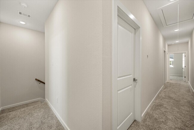 Building Photo - 585 Galt Dr