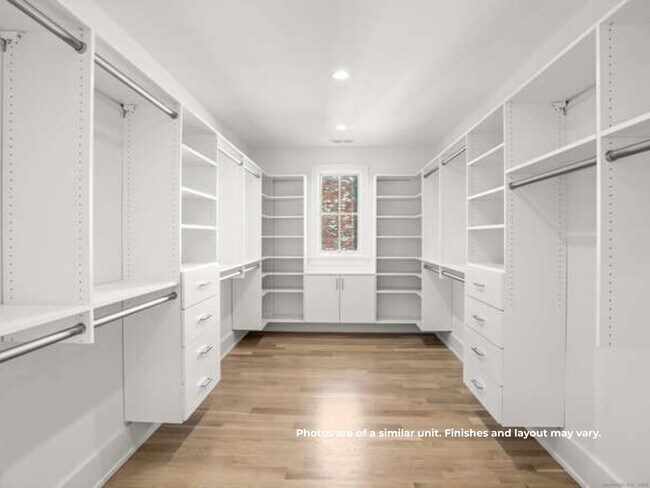 Building Photo - 14 White Barns Ln