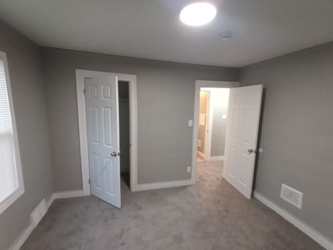 Building Photo - Charming 3 bedroom/1.5 bath Brick Home - Now Available!