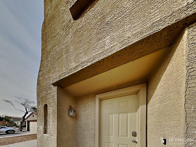 Building Photo - 2618 S Devonna Ln