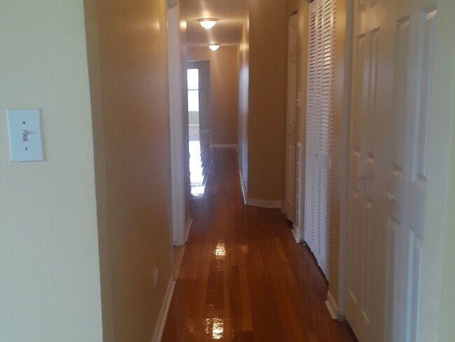 Building Photo - 6342 S Kenwood Ave