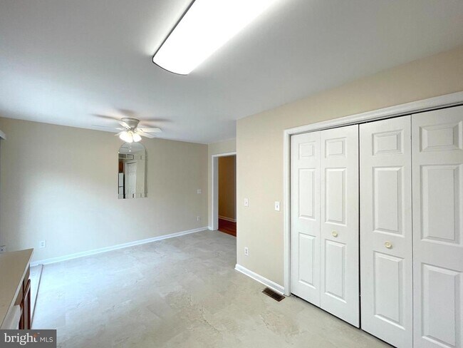 Building Photo - 494 Coster Rd