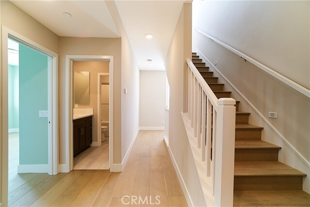 Building Photo - 6 Transport