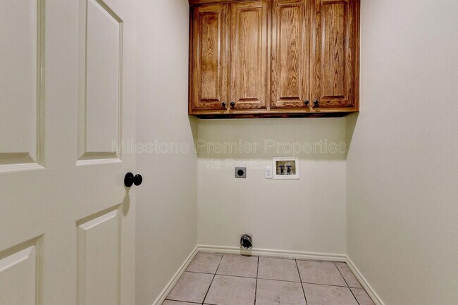 Building Photo - 1019 Rice St