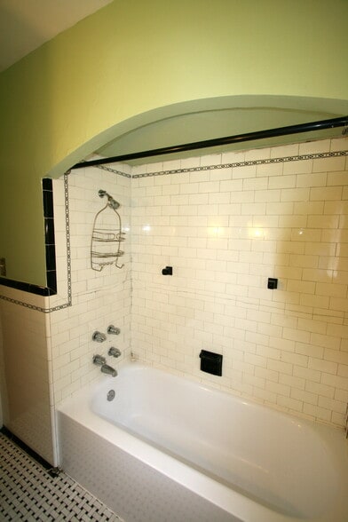 Bathroom - 328 S Aiken Ave