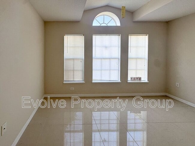 Building Photo - 21 Llanes Pl