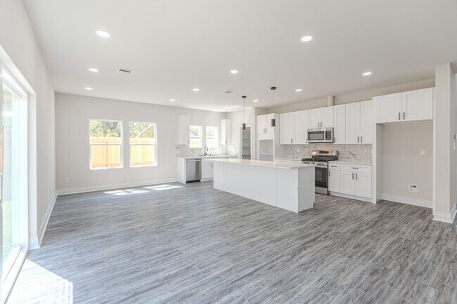 Building Photo - 6814 Champion Ln