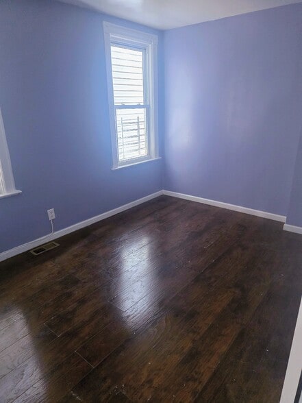 Building Photo - 212 Oakwood Pl