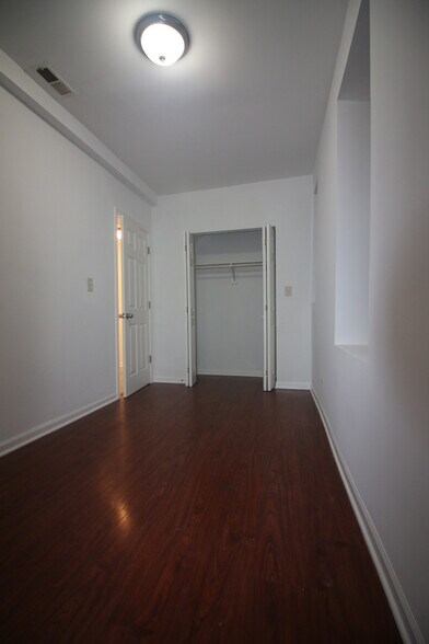 Building Photo - 1408 N Maplewood Ave