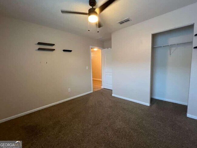 Building Photo - Act Fast on this Beautiful 4BR/2BA