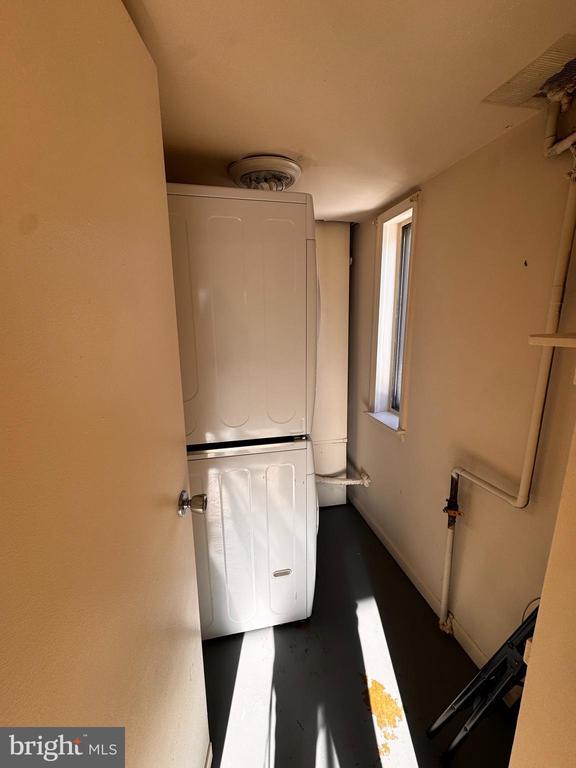 Building Photo - 4513 Logsdon Dr