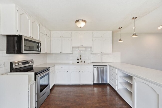 Building Photo - Mesa 4 Bed Single-Level Home • 2,044 Sq Ft • Oversized Yard • Stapley & McKellips