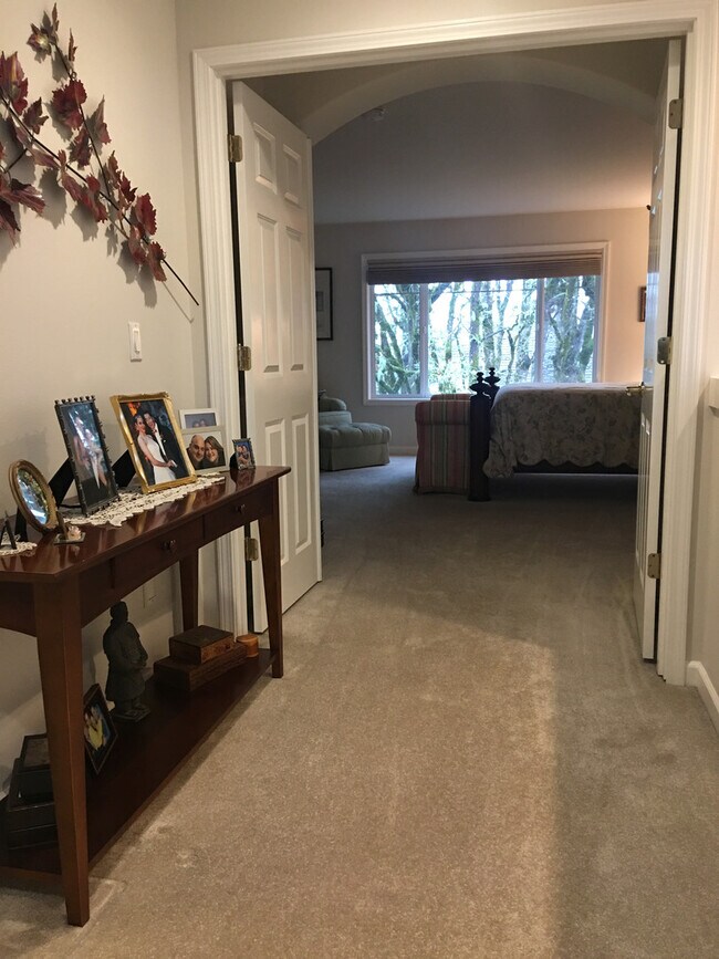 Building Photo - Beautiful 3 bedroom 2.5 Bath in North Corv...