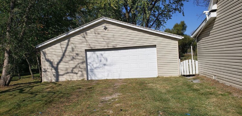 Building Photo - 505 W Hwy B