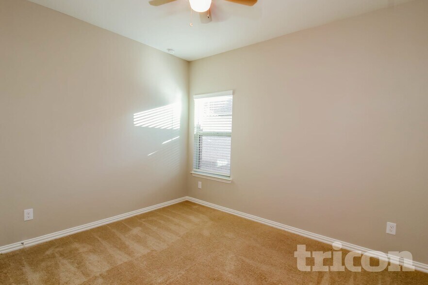 Building Photo - 780 Evergreen St