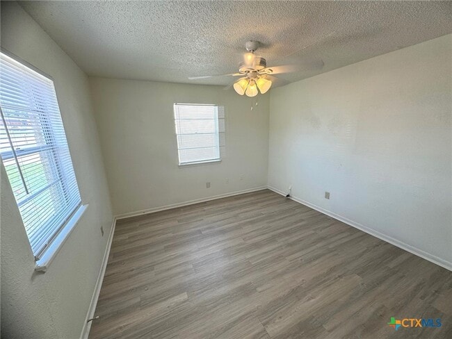 Building Photo - 604 Sunset Ln