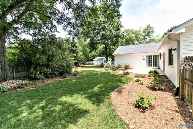 Building Photo - 1201 Aldridge Dr SE
