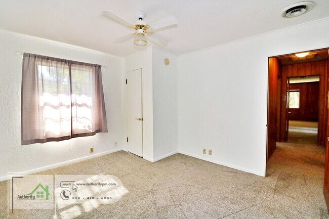 Building Photo - 3180 Wilshire Dr