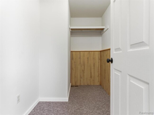 Building Photo - 38301 Murdick Dr