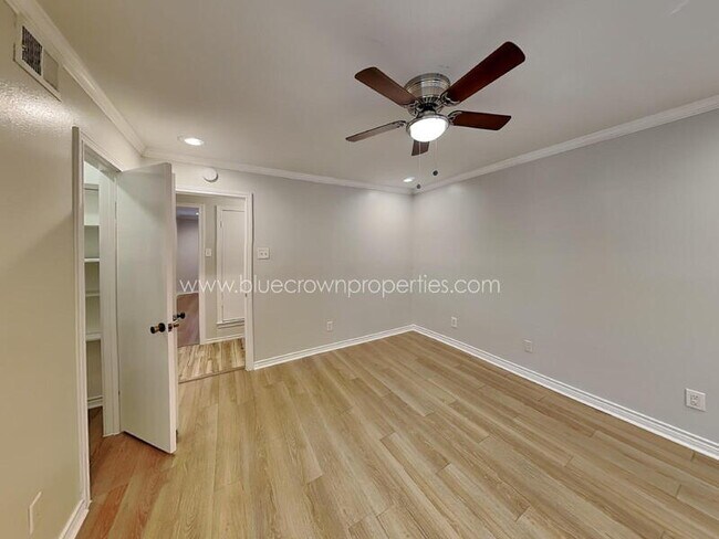 Building Photo - 5928 Fox Hill Ln