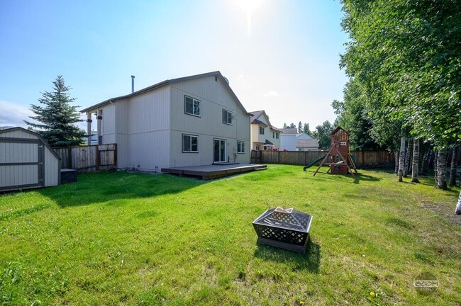 Building Photo - MUST SEE! | 4 BEDROOM 2.5 BATHROOM HOUSE |...
