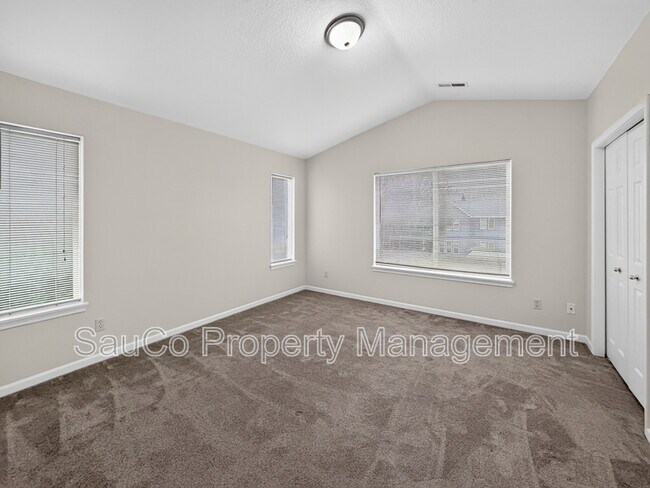 Building Photo - 7839 NE Kian Ln