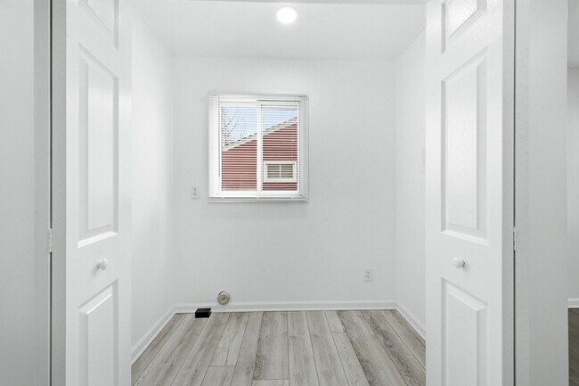 Building Photo - 22546 Ira Blvd