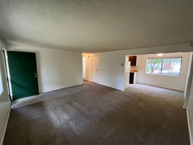 Building Photo - 567 Fairview St