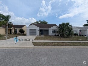 Building Photo - Large 2/2/1 with community pool, primary s...