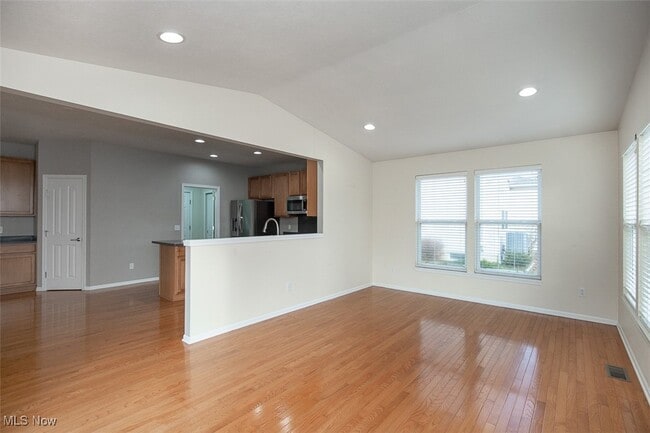 Building Photo - 2553 Seton Dr