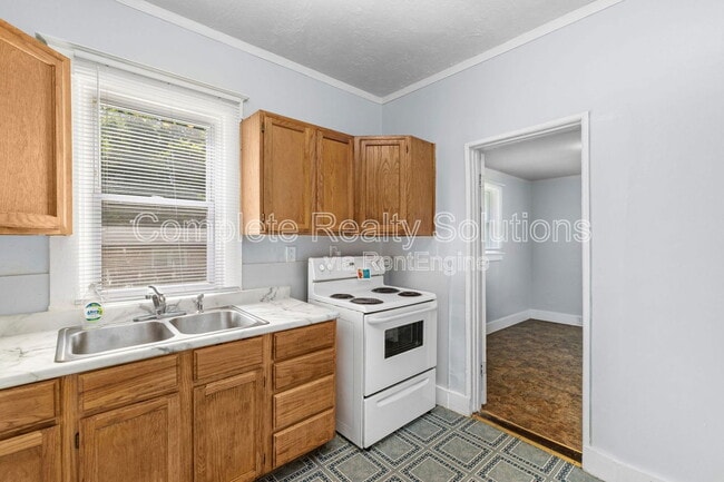 Building Photo - 8896 Alva Ave