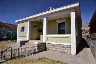 Building Photo - 1925 Arizona Ave