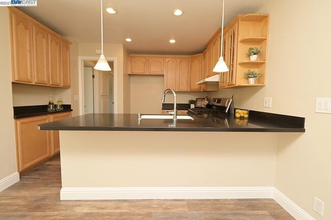Building Photo - 560 Murdell Ln