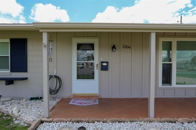 Building Photo - 1204 Harkness Way