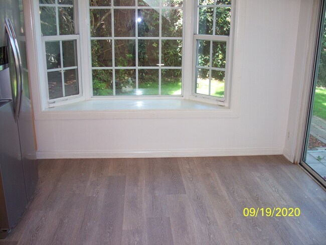 Building Photo - 7339 W 91st St